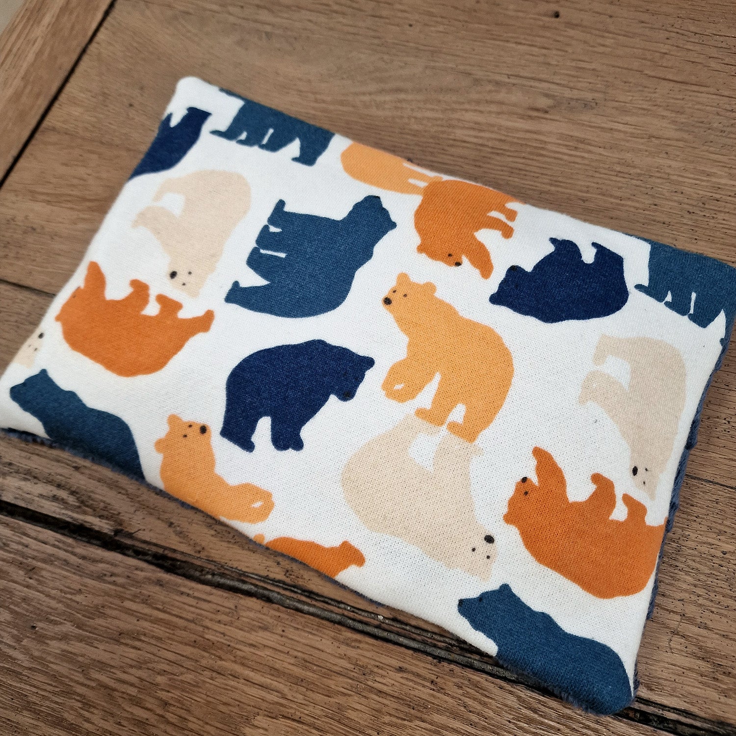 atelier de couture  bouillotte sèche conçue avec des noyaux de cerises 