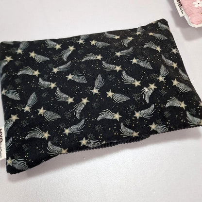 atelier de couture  bouillotte sèche conçue avec des noyaux de cerises 